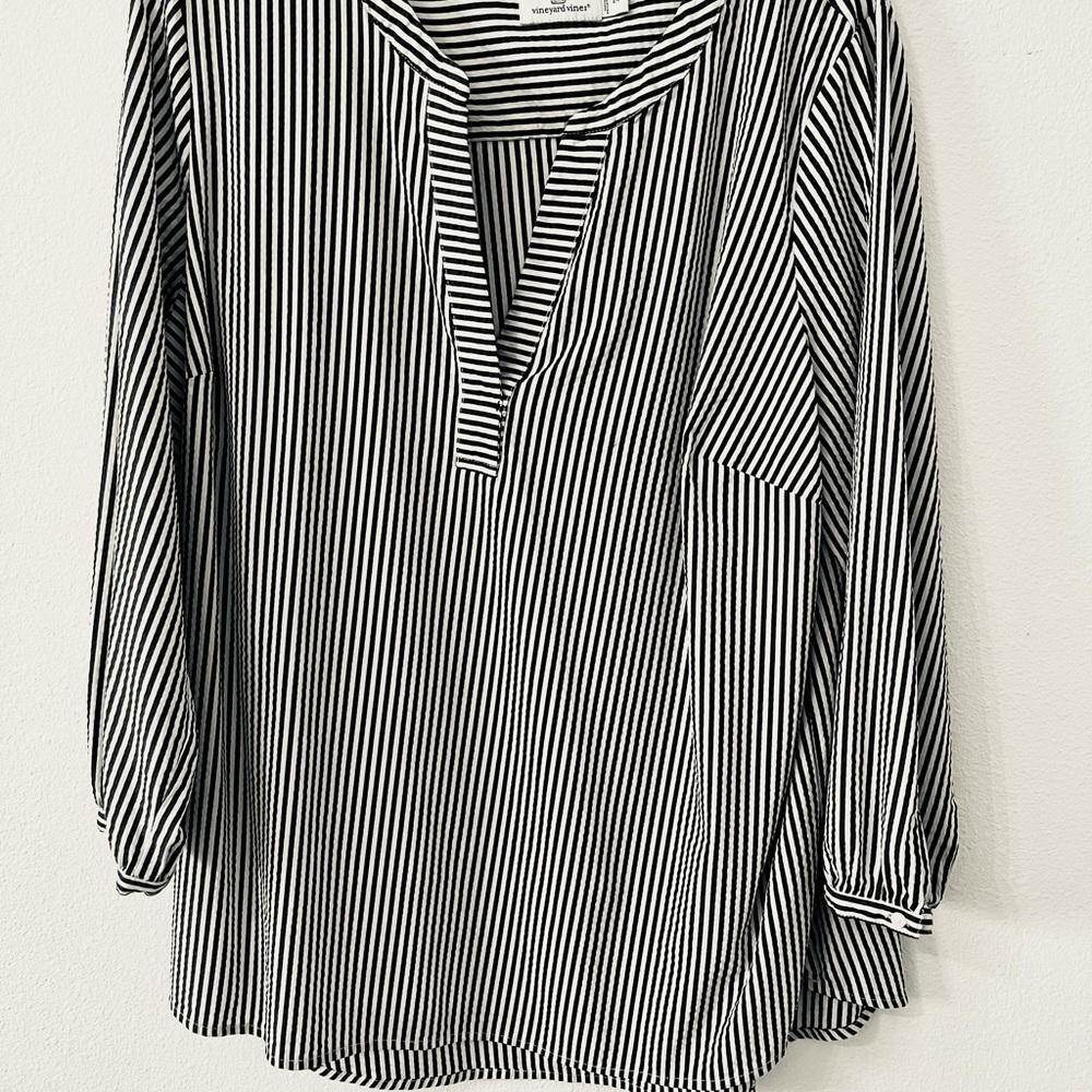 Vineyard Vines Black and White Blouse